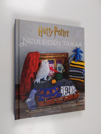 Tanis Gray : Neuleiden taikaa : viralliset Harry Potter -neuleohjeet